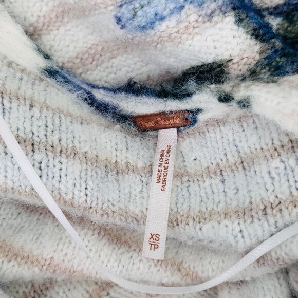 Free People Bed of Roses Sweater Womens XS Floral Stripe Crop Retro Boho Western - Picture 3 of 10